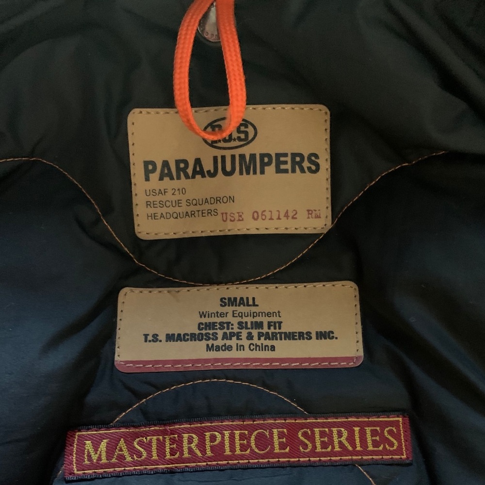 Parajumper - Picture 4 of 8
